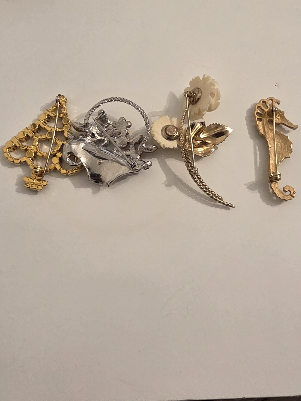 Lot Of 4 Vintage Brooches - Picture 4 of 4